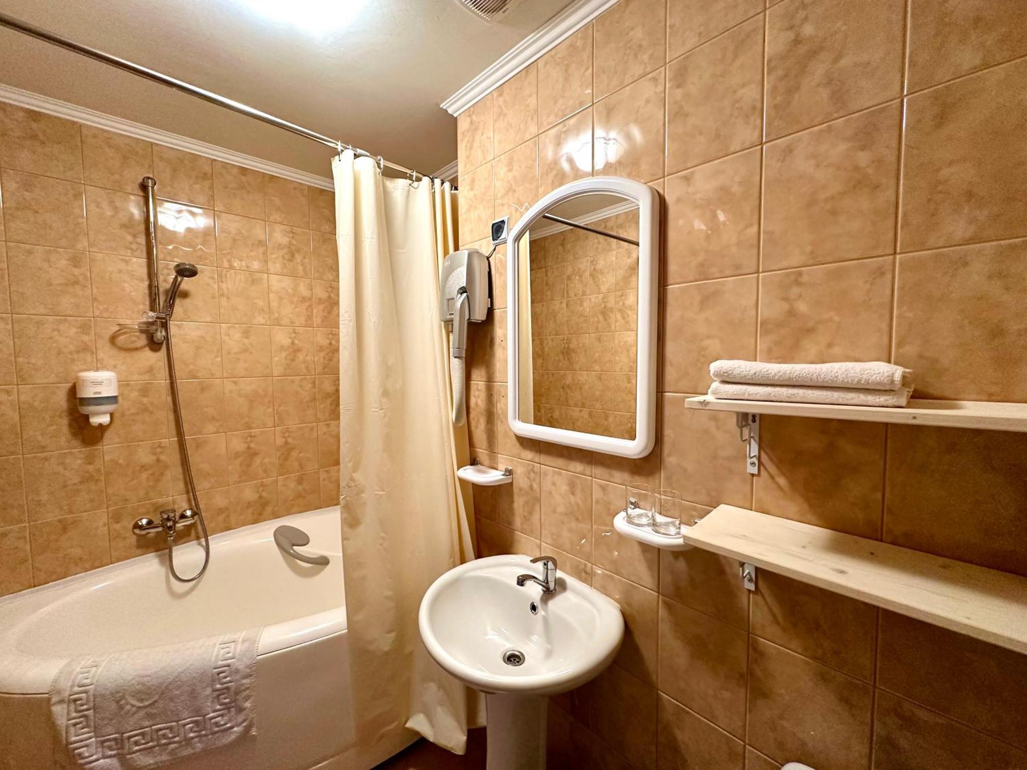 Cill Easy Hotel With Self Check-In อาดาชิ ภายนอก รูปภาพ