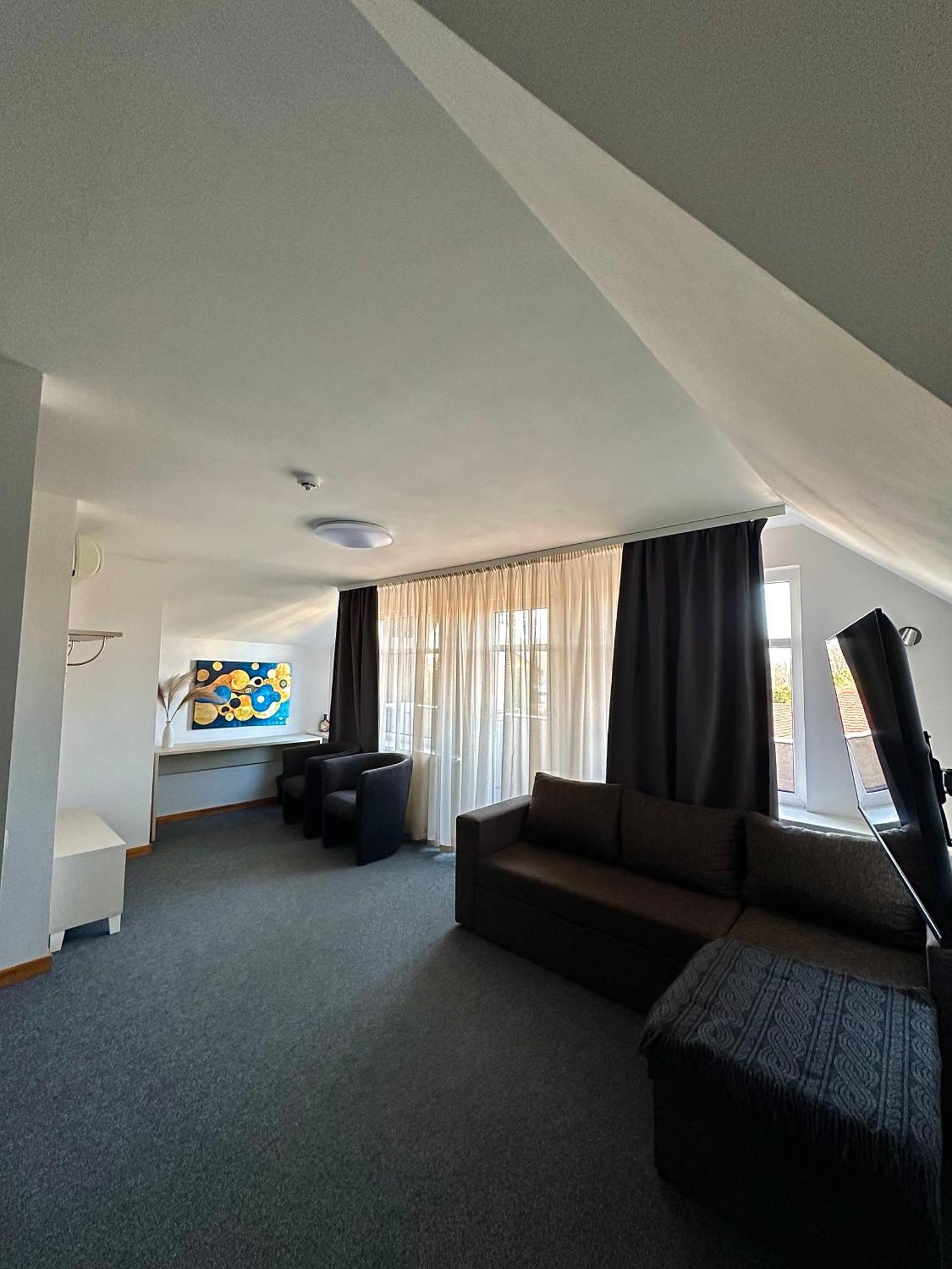 Cill Easy Hotel With Self Check-In อาดาชิ ภายนอก รูปภาพ